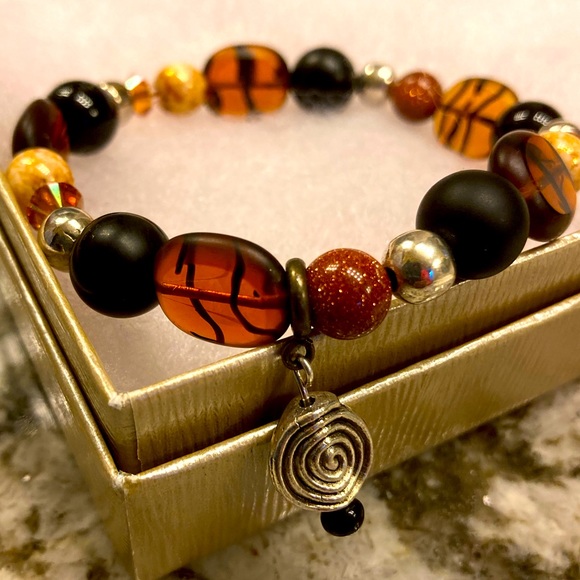 Tigers Print Stretch Bead Bracelet - Picture 3 of 5